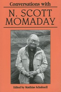 bokomslag Conversations with N. Scott Momaday