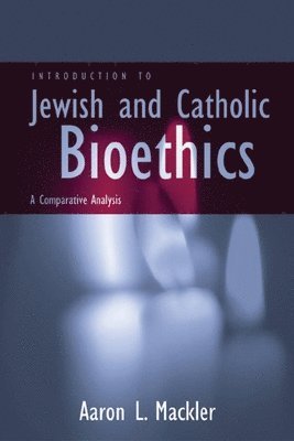 Aaron L. Mackler - Introduction to Jewish and Catholic Bioethics, Häftad
