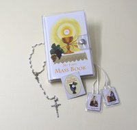 bokomslag First Mass Book Vinyl Set: An Easy Way of Participating at Mass for Boys and Girls
