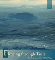 Jamie Quartrmaine, Mark Brennand, Richard Chiverrell - Flowing Through Time: The Evolution of the Ribble Valley, Häftad