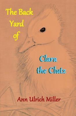 bokomslag The Back Yard of Clara the Clutz
