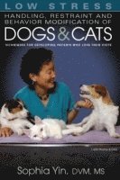 bokomslag Low Stress Handling Restraint and Behavior Modification of Dogs & Cats
