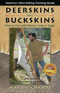 bokomslag Deerskins Into Buckskins: How to Tan with Brains, Soap or Eggs