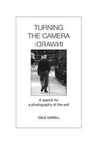 bokomslag Turning the Camera Inward: A search for a photography of the self