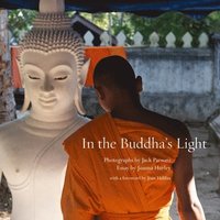 bokomslag In the Buddha's Light: The Temples of Luang Prabang