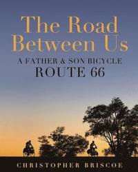 bokomslag The Road Between Us: A Father & Son Bicycle Route 66