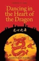 Ramona McKean - Dancing in the Heart of the Dragon: A Memoir of China, Häftad
