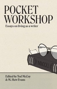 bokomslag Pocket Workshop: Essays on living as a writer