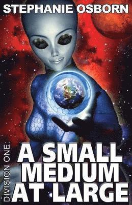 Stephanie Osborn - Small Medium At Large, Häftad