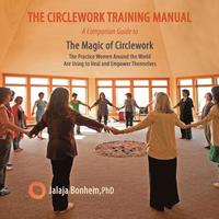 bokomslag The Circlework Training Manual: A Companion Guide to The Magic of Circlework: The Practice Women Around the World are Using to Heal and Empower Themse