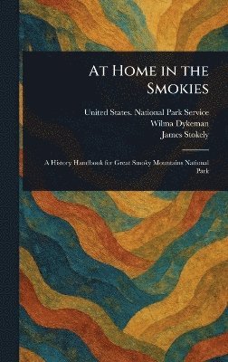bokomslag At Home in the Smokies