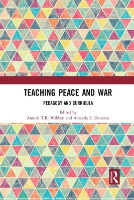 bokomslag Teaching Peace and War