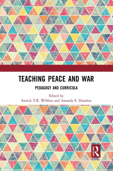 bokomslag Teaching Peace and War