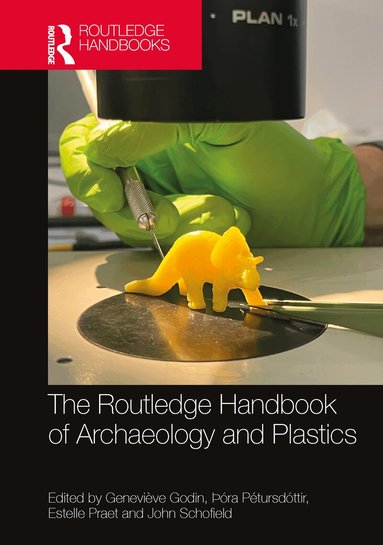 Genevieve Godin, Þóra Pétursdóttir, Estelle Praet, John Schofield - Routledge Handbook of Archaeology and Plastics, Häftad