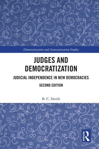 bokomslag Judges and Democratization