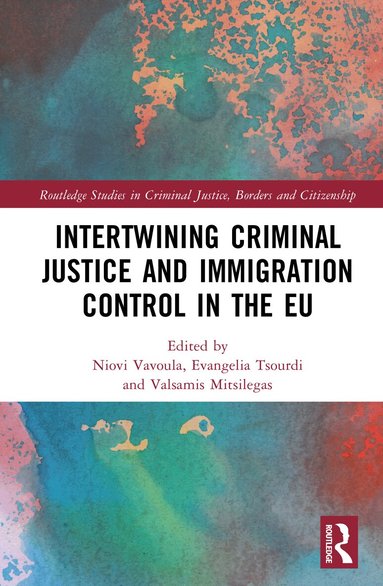 Niovi Vavoula, Evangelia (Lilian) Tsourdi, Valsamis Mitsilegas - Intertwining Criminal Justice and Immigration Control in the EU, Inbunden