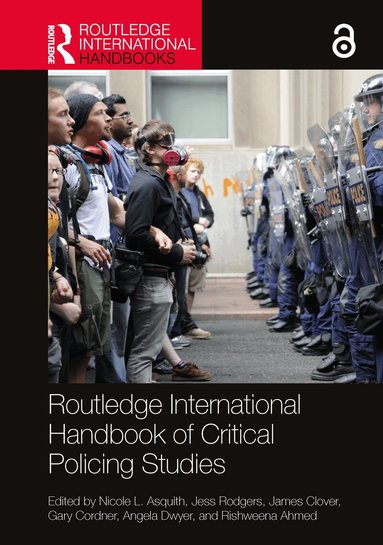 Nicole L. Asquith, Jess Rodgers, James Clover, Gary Cordner, Angela Dwyer, Rishweena Ahmed - Routledge International Handbook of Critical Policing Studies, Inbunden