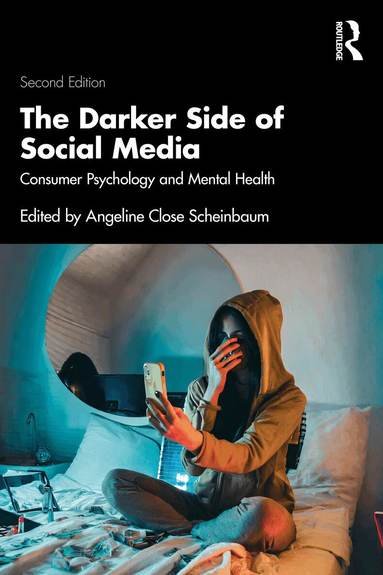 Angeline Close Scheinbaum - Darker Side of Social Media, Häftad