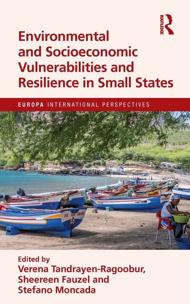 Verena Tandrayen-Ragoobur, Stefano Moncada, Sheereen Fauzel - Environmental and Socioeconomic Vulnerabilities and Resilience in Small States, Inbunden