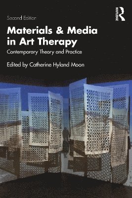 bokomslag Materials & Media in Art Therapy