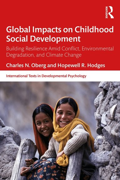 Charles N. Oberg, Hopewell R. Hodges - Global Impacts on Childhood Social Development, Häftad