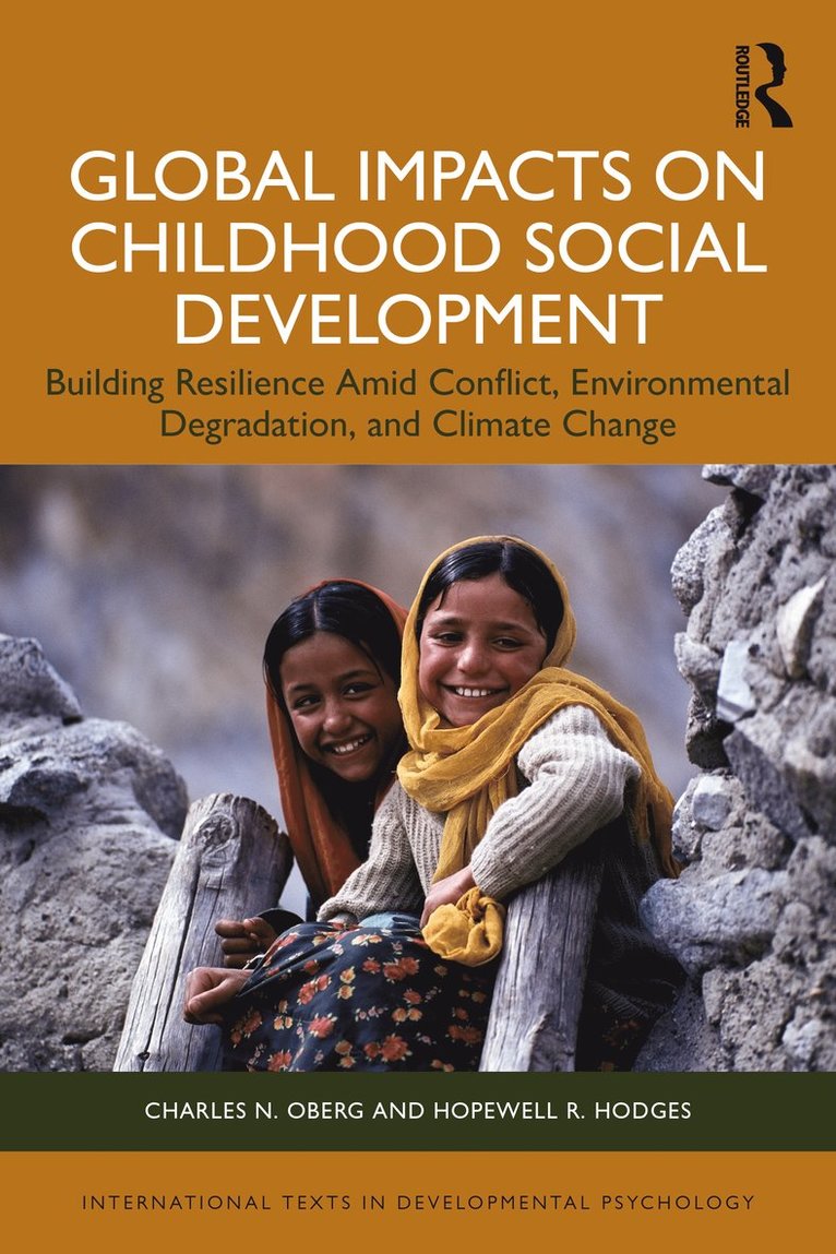 Charles N. Oberg, Hopewell R. Hodges - Global Impacts on Childhood Social Development, Häftad