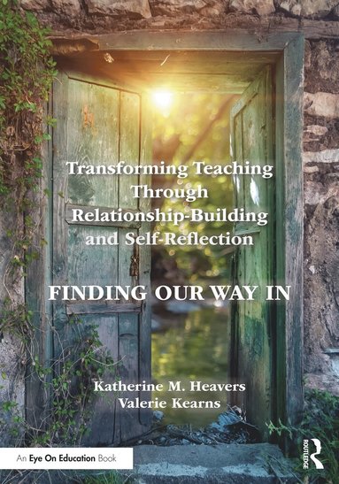 bokomslag Transforming Teaching Through Relationship-Building and Self-Reflection