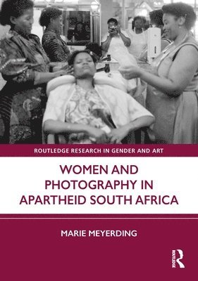 bokomslag Women and Photography in Apartheid South Africa