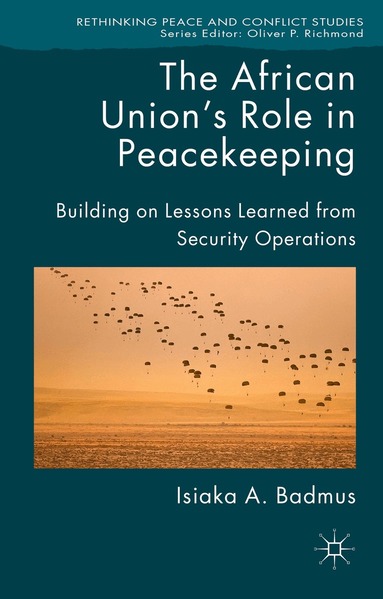 Isiaka Badmus - African Union's Role in Peacekeeping, Inbunden