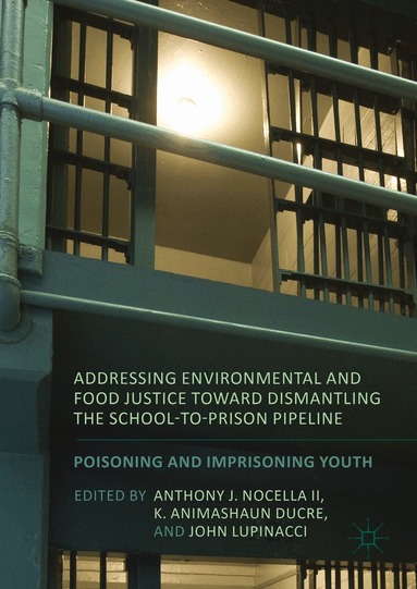 Anthony J. Nocella II, K. Animashaun Ducre, John Lupinacci - Addressing Environmental and Food Justice toward Dismantling the School-to-Prison Pipeline, Inbunden