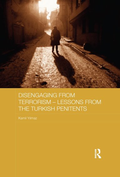 Kamil Yılmaz - Disengaging from Terrorism - Lessons from the Turkish Penitents, Häftad