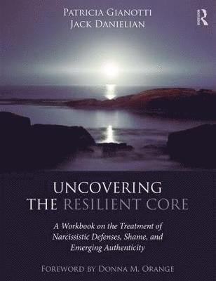 Uncovering the Resilient Core 1