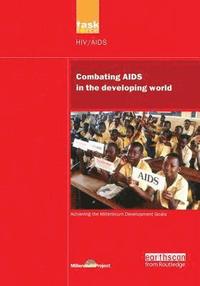 bokomslag UN Millennium Development Library: Combating AIDS in the Developing World