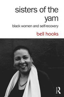 USA) hooks, bell (Berea College, Bell Hooks - Sisters of the Yam, Häftad