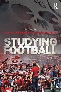 bokomslag Studying Football