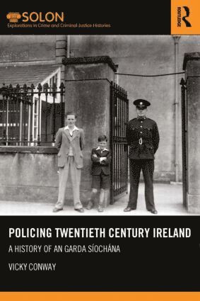 bokomslag Policing Twentieth Century Ireland