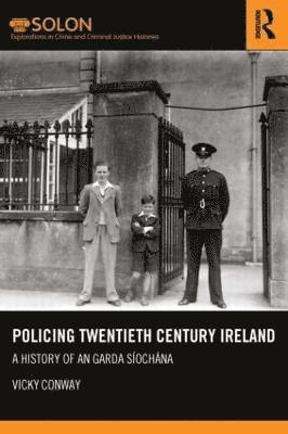 Vicky Conway, Belfast) Conway, Vicky (Queens University - Policing Twentieth Century Ireland, Häftad
