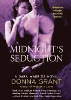 Donna Grant - Midnight's Seduction: A Dark Warrior Novel, Häftad