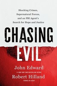 bokomslag Chasing Evil
