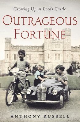 Anthony Russell - Outrageous Fortune: Growing Up at Leeds Castle, Häftad