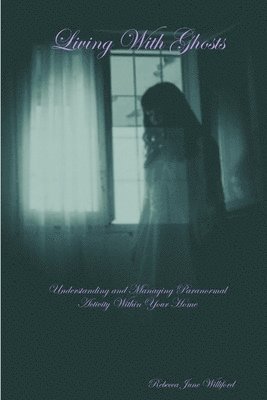 bokomslag Living with Ghosts Understanding and Managing Paranormal Activity Within Your Home
