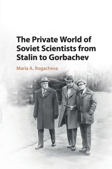 bokomslag Private World of Soviet Scientists from Stalin to Gorbachev