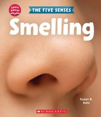 bokomslag Smelling (Learn About: The Five Senses)