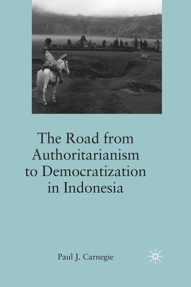 bokomslag The Road from Authoritarianism to Democratization in Indonesia