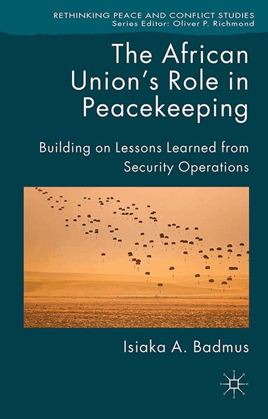 Isiaka Badmus - African Union's Role in Peacekeeping, Häftad