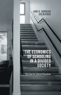 bokomslag The Economics of Schooling in a Divided Society