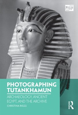 Photographing Tutankhamun 1