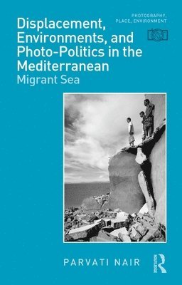 bokomslag Displacement, Environments, and Photo-Politics in the Mediterranean