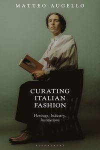 bokomslag Curating Italian Fashion