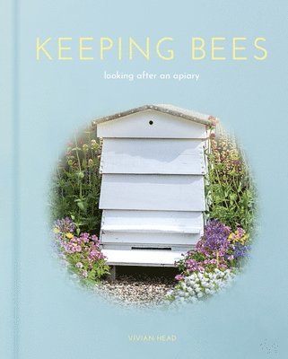 bokomslag Keeping Bees: Looking After an Apiary